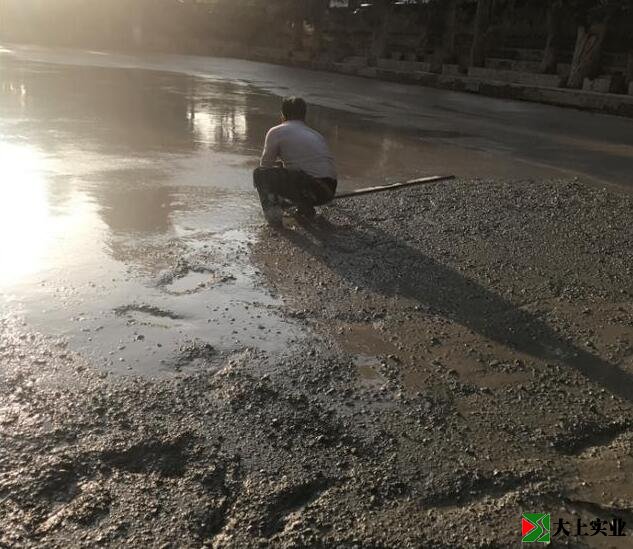 澆筑混凝土