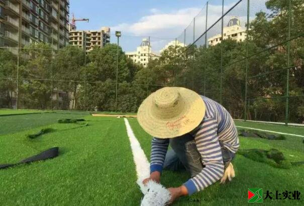 足球場人造草坪接線