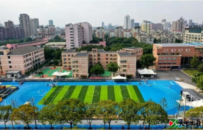 東苑小學藍色塑膠跑道