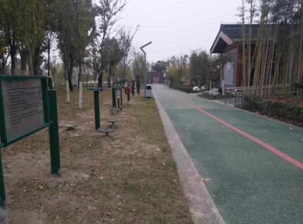 龍河灣公園健身路徑