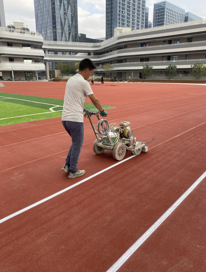 深圳市龍華格致中學塑膠跑道施工